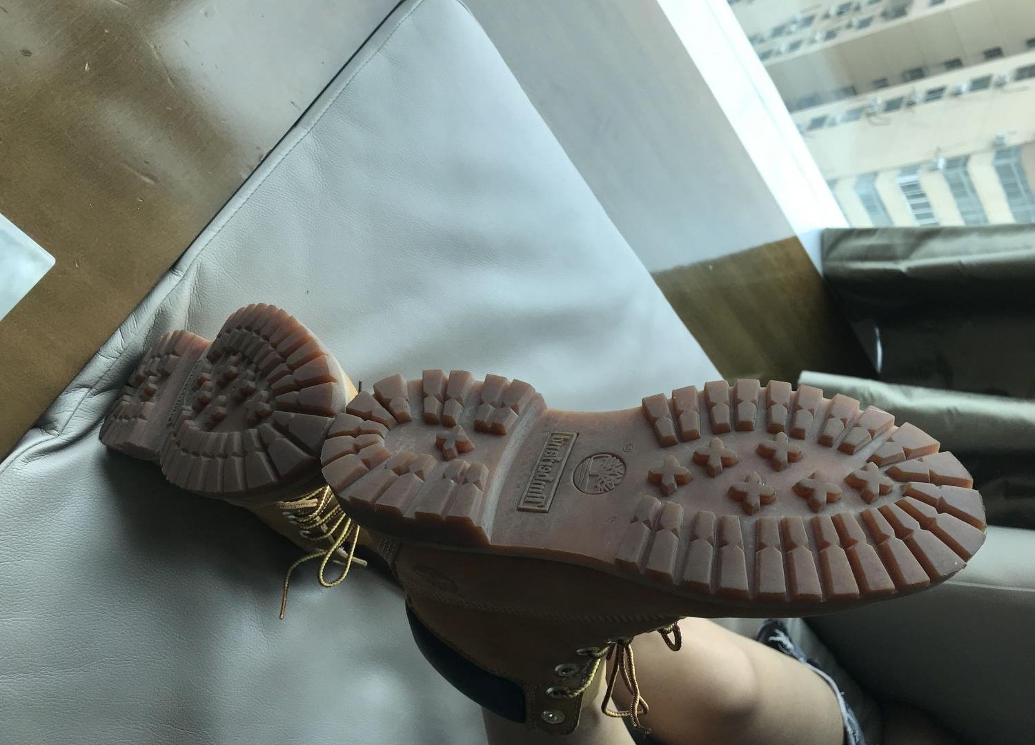 ���BT����