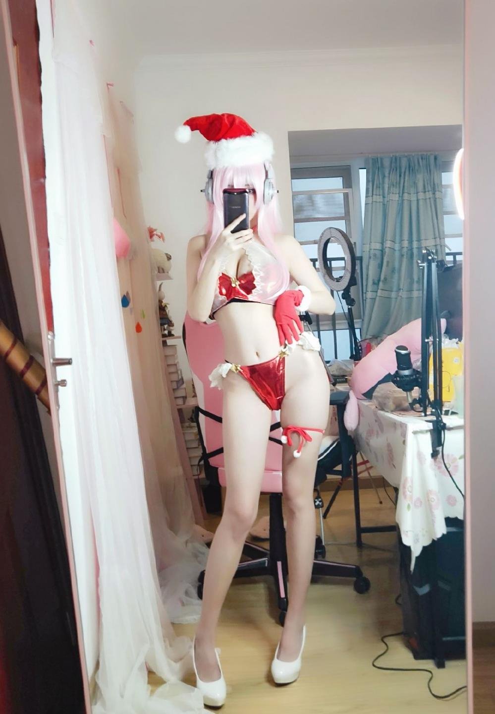 �ƶ���˹Ů��