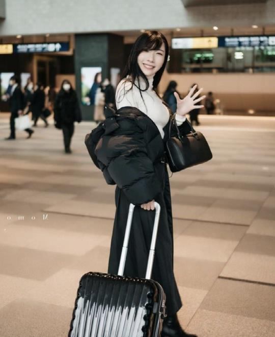 ��ɫ���������İ�